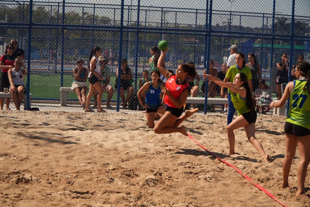 São Gonçalo entra no mapa do esporte e estreia no Circuito Carioca de Handebol de Praia 2026