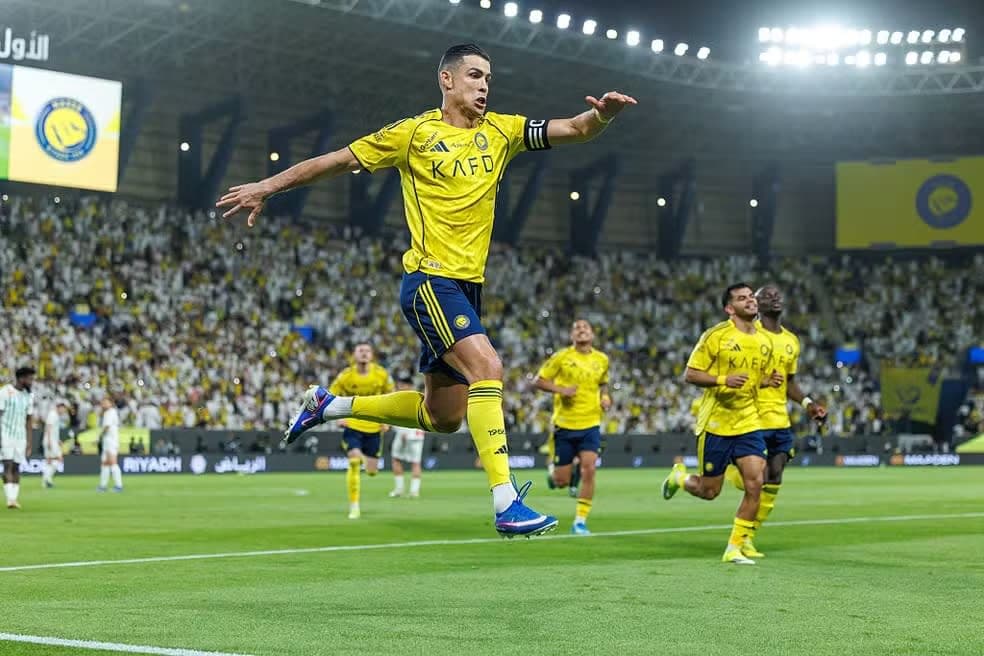 Cristiano Ronaldo brilha, alcança 967 gols e lidera vitória do Al-Nassr no Campeonato Saudita